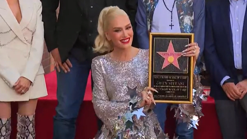 Gwen Stefani holding Wall of Fame.